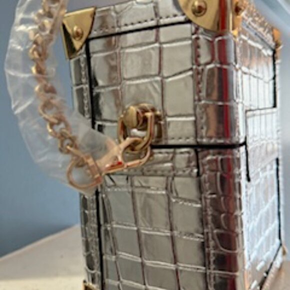 NWT ALDO Novelty Top Handle Silver Box Crossbody Bag/Purse - Picture 9 of 12